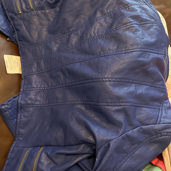 Vegan leather jacket - Picture 2 of 3